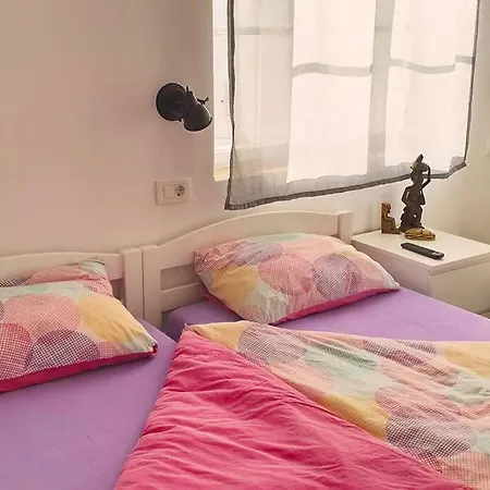 Crogrey Twin Apartment